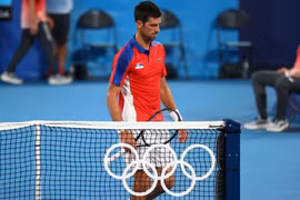 Olympic Tokyo: Hạt giống số một Novak Djokovic ra về trắng tay