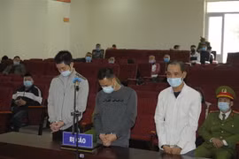 Các bị cáo tại Tòa. (Ảnh: Mạnh Khánh/TTXVN)