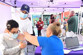 FDA Mỹ đánh giá dữ liệu liên quan liều tăng cường vaccine COVID