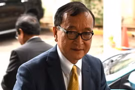 Ông Sam Rainsy tại Jakarta, Indonesia ngày 14/11/2019. (Ảnh: AFP/TTXVN)