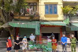 Hà Nội góp sức chăm lo cho người yếu thế trong thời đại dịch