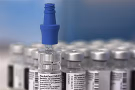 Pfizer, Moderna ước tính thu về hàng tỷ USD nhờ mũi tiêm bổ sung