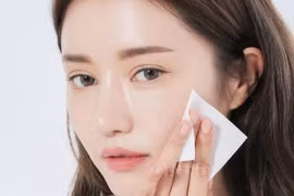 6 mẹo giữ lớp trang điểm lâu trôi trong ngày Hè nắng nóng
