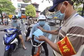 [Video] Nhớ về thời bao cấp thông qua việc cầm phiếu đi chợ