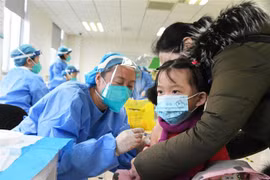 Vaccine vẫn là biện pháp tốt nhất ngăn ngừa nguy cơ mắc COVID-19 