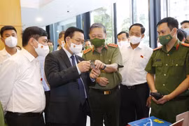 Chủ tịch Quốc hội làm việc tại trung tâm dữ liệu quốc gia về dân cư
