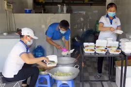Những bếp lửa yêu thương trong thời đại dịch COVID-19 tại Phú Yên