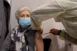 Tiêm vắcxin ngừa COVID-19. (Ảnh: THX/TTXVN)