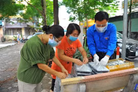 Hỗ trợ công nhân xây dựng mắc kẹt ở Hà Nội do giãn cách xã hội