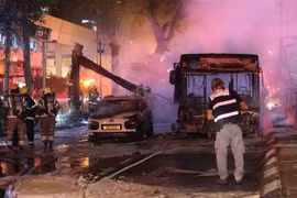Hamas không ngán không kích, tiếp tục dội bão lửa rocket vào Israel