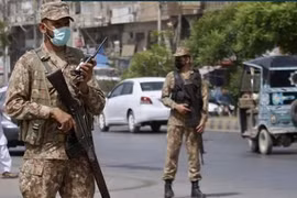 Pakistan triển khai quân đội chính quy tới biên giới với Afghanistan