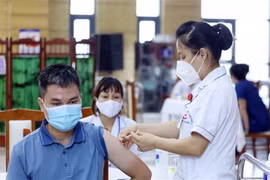 Tăng tốc tiêm chủng trong quý 4 khi vaccine COVID-19 về dồn dập