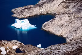 Băng trôi tại Greenland, gần Kulusuk. (Ảnh: AFP/TTXVN)