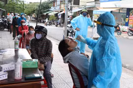 Quân khu 9 hỗ trợ 1.000 nhân lực giúp TP. HCM lấy mẫu xét nghiệm 