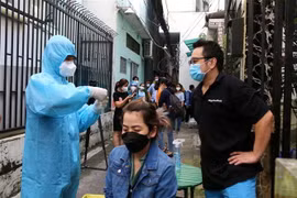 TP. HCM thông qua Nghị quyết hỗ trợ lực lượng tuyến đầu chống dịch 