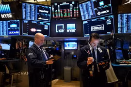 Chỉ số Nasdaq phá ngưỡng 15.000 điểm, liệu Dow Jones có “nối gót”?