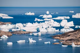 Băng trôi trên sông băng ở gần Kulusuk, Greenland (Ảnh: AFP/TTXVN)