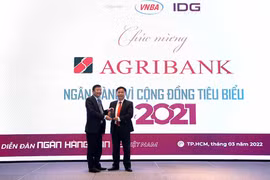 Agribank nhận giải thưởng Ngân hàng vì cộng đồng. (Ảnh: Vietnam+)