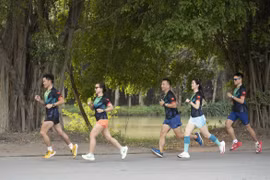 Nhiều người tham gia giải chạy VPBank Hanoi International Marathon. (Ảnh: Vietnam+)