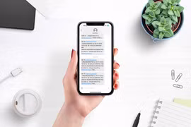 Ngân hàng tăng phí SMS, khuyến khích khách hàng nhận tin nhắn qua app. (Ảnh: PV/Vietnam+)
