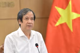 Bộ trưởng Bộ Giáo dục và Đào tạo Nguyễn Kim Sơn phát biểu tại điểm cầu Hà Nội. (Ảnh: TTXVN phát)