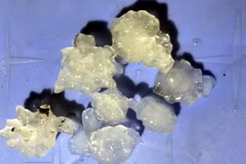 Những hạt đá có kích thước khoảng 1-2cm. (Nguồn: baotintuc)