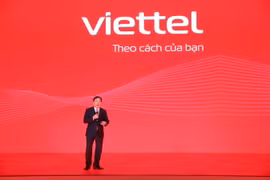 Thiếu tướng Lê Đăng Dũng, quyền Chủ tịch kiêm Tổng Giám đốc Tập đoàn Viettel phát biểu tại lễ công bố nhận diện thương hiệu mới với sứ mệnh kiến tạo xã hội số. (Ảnh: Minh Quyết/TTXVN)