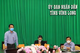Chủ tịch UBND tỉnh Vĩnh Long Lữ Quang Ngời phát biểu tại cuộc họp Ban chỉ đạo phòng, chống dịch COVID-19 tỉnh ngày 22/6. (Ảnh: Lê Thúy Hằng/TTXVN)