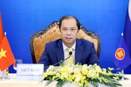 Tiếp tục chương trình Hội nghị Bộ trưởng Ngoại giao ASEAN lần thứ 54 (AMM-54), sáng 5/8/2021 (theo giờ Hà Nội), Thứ trưởng Bộ Ngoại giao Nguyễn Quốc Dũng tham dự Hội nghị Bộ trưởng Ngoại giao ASEAN - New Zealand theo hình thức trực tuyến. 