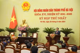 Ông Đinh Tiến Dũng, Ủy viên Bộ Chính trị, Bí thư Thành ủy Hà Nội phát biểu Kỳ họp thứ nhất để hoàn thiện các chức danh chủ chốt của HĐND, UBND và một số nhiệm vụ trọng tâm khác. (Ảnh: Nguyễn Điệp/TTXVN)