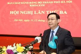 Bí thư Thành ủy Hà Nội Vương Đình Huệ phát biểu khai mạc tại Hội nghị lần thứ 3 Ban Chấp hành Đảng bộ thành phố Hà Nội. (Ảnh: Văn Điệp/TTXVN)