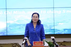 Bà Nguyễn Thị Lệ, Chủ tịch Hội đồng nhân dân Thành phố, Chủ tịch Ủy ban bầu cử Thành phố chủ trì Phiên họp. (Ảnh: Xuân Khu/TTXVN)