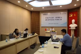 Phó Chủ tịch VCCI Hoàng Quang Phòng tham dự Diễn đàn Doanh nghiệp trực tuyến Việt Nam-Hàn Quốc. (Nguồn: diendandoanhnghiep)