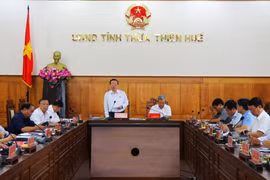 Phó Chủ tịch Quốc hội Phùng Quốc Hiển phát biểu tại buổi làm việc. (Ảnh: Tường Vi/TTXVN)
