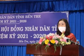 Bà Hồ Thị Hoàng Yến phát biểu tại Kỳ họp. (Ảnh: Huỳnh Phúc Hậu/TTXVN)