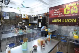 [Photo] Hà Nội cho phép mở cửa trở lại một số loại hình dịch vụ 