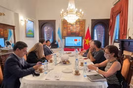 Toàn cảnh cuộc gặp gỡ giữa Đại sứ quán Việt Nam và báo chí Argentina. (Ảnh: Hoài Nam/Vietnam+)