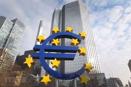 Biểu tượng đồng euro. (Ảnh: AFP/TTXVN)