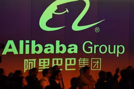 Biểu tượng của Alibaba tại sàn chứng khoán Hong Kong, Trung Quốc. (Ảnh: AFP/TTXVN)