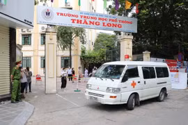 Diễn tập điểm tại trường THPT Thăng Long là cơ sở để rà soát, đánh giá, rút kinh nghiệm công tác chuẩn bị phục vụ kỳ thi tốt nghiệp THPT năm 2021 trên địa bàn quận Hai Bà Trưng. (Ảnh: Thanh Tùng/TTXVN)