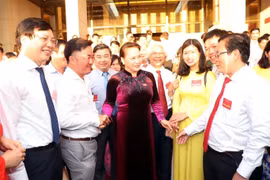 Chủ tịch Quốc hội Nguyễn Thị Kim Ngân với các nhà báo tại buổi gặp mặt. (Ảnh: Trọng Đức/TTXVN)