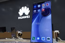 Điện thoại Huawei Mate 30. (Nguồn: TASS)