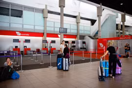 Cảnh vắng vẻ do ảnh hưởng của dịch COVID-19 tại sân bay ở Brisbane , Australia, ngày 18/4/2020. (Nguồn: AFP/TTXVN)