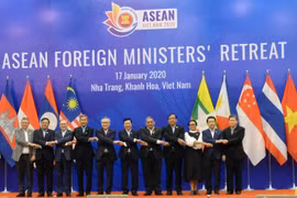Bộ trưởng Ngoại giao các nước ASEAN chụp ảnh chung. (Ảnh: Tiên Minh/TTXVN)