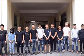 Các đối tượng gây rối trật tự công cộng tối 16/4 ở Đông Anh bị công an bắt giữ. (Nguồn: anninhthudo.vn)