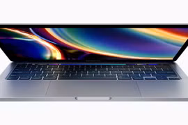 Máy tính MacBook Pro 13inch với bàn phím Magic có cơ chế cắt kéo.