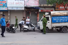 Công an ra quân thực hiện Chỉ thị số 16 về phòng, chống dịch COVID-19