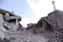 Cảnh đổ nát sau các cuộc không kích ở tỉnh Idlib, Syria ngày 14/6/2019. (Ảnh: AFP/TTXVN)