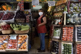 Một cửa hàng bán rau củ ở Buenos Aires, Argentina. (Ảnh: AFP/TTXVN)