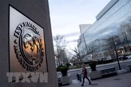 Biểu tượng IMF tại Washington, DC, Mỹ. (Ảnh: AFP/TTXVN)